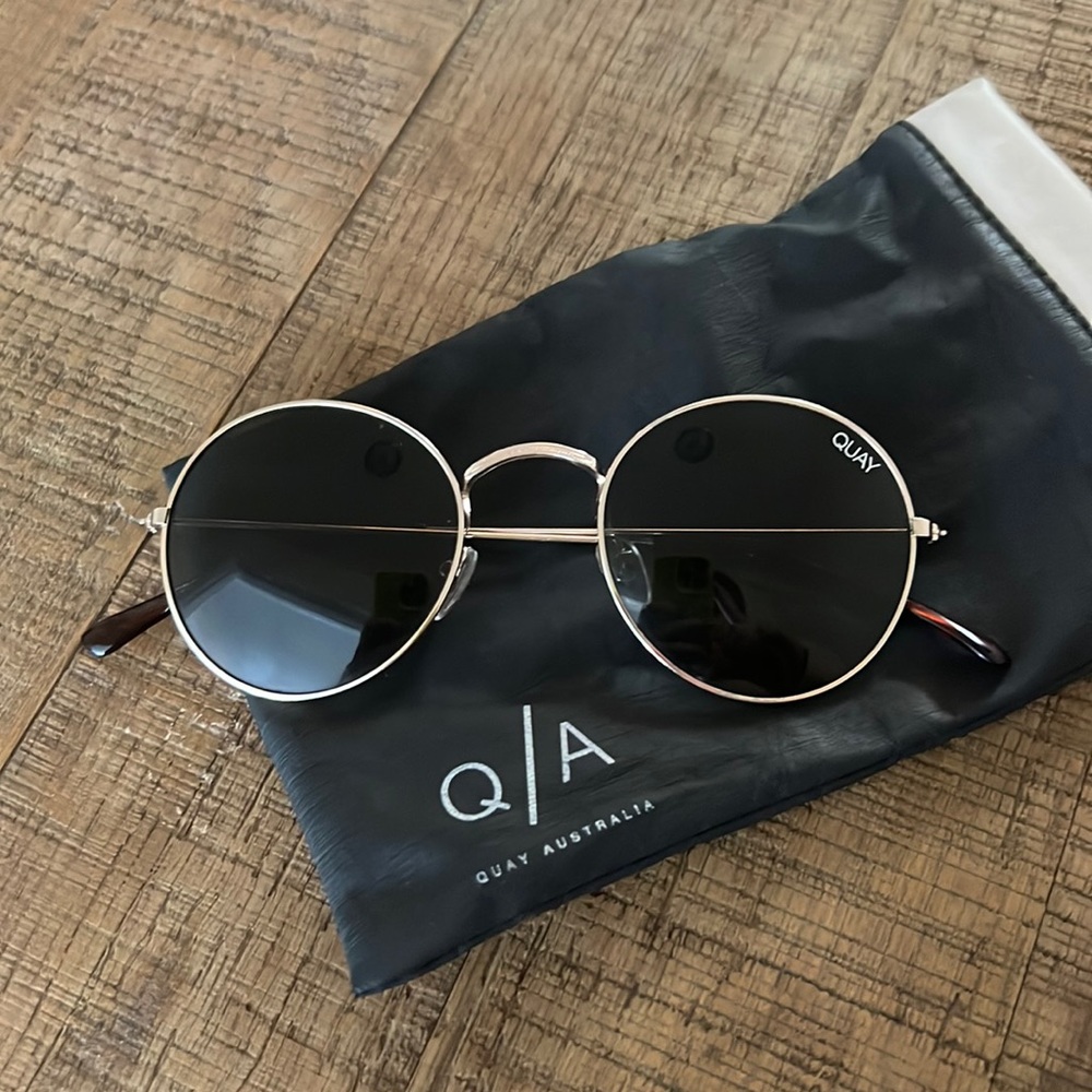 QUAY // Round Sunglasses